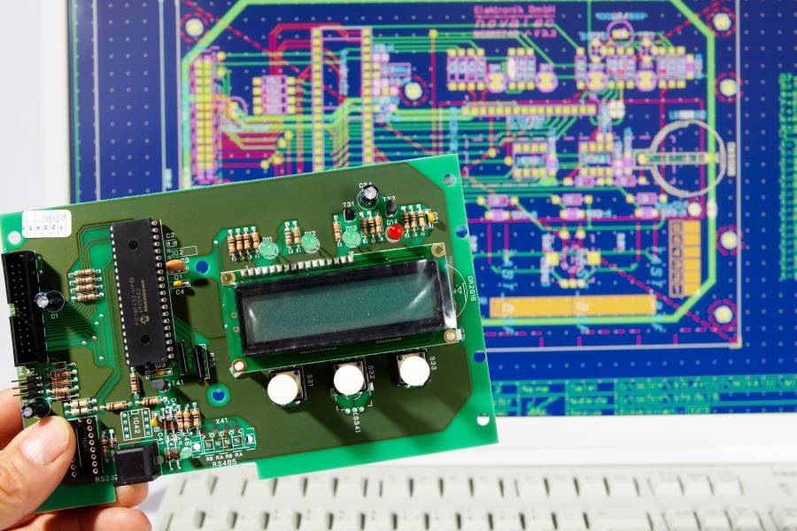 Avec plus de 50 ans d'expérience, TEC Electronique est votre partenaire stratégique pour externaliser la fabrication et l'assemblage de vos produits électroniques.